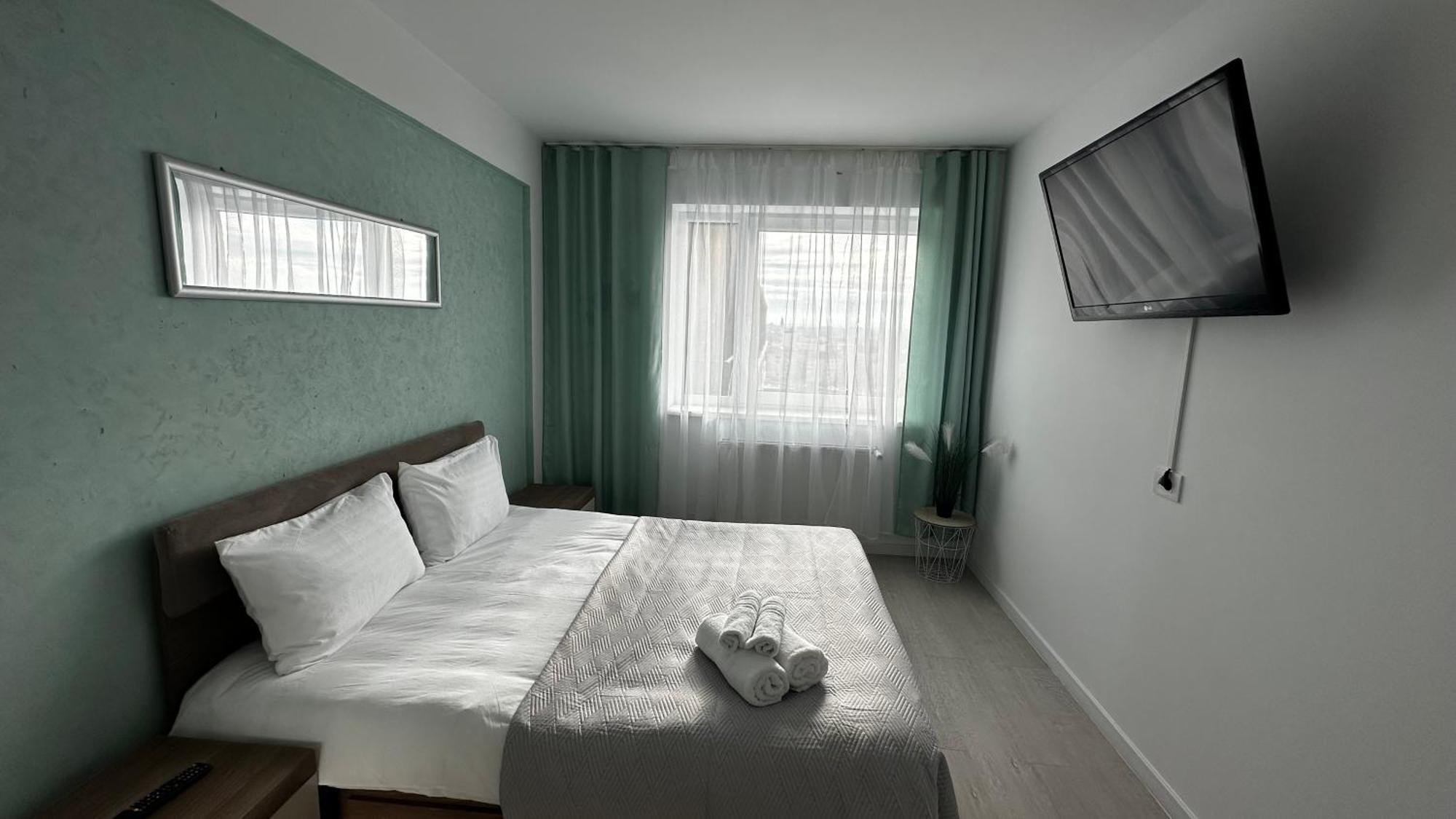 Chris Holiday Oradea Buitenkant foto